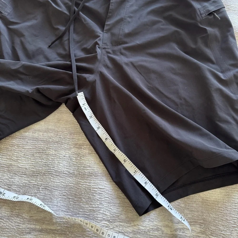 LULULEMON Black Men Casual Shorts, Size 34